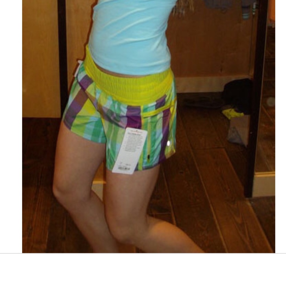 LULULEMON shorts size 4 perfect condition